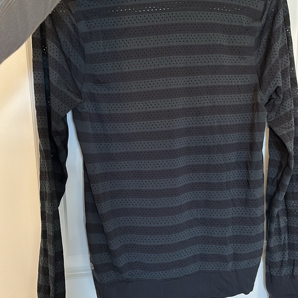 Lululemon breeze by long sleeve - Picture 3 of 4